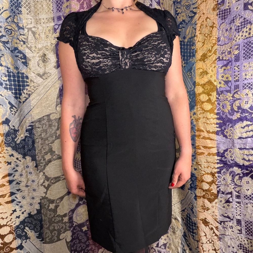 Early 2000s Office Siren Black Lace Cap Sleeve Body Con Knee Length Dress Size M